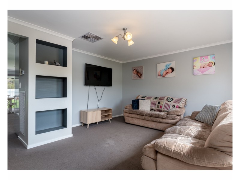 8 Decora Place, Thurgoona NSW 2640