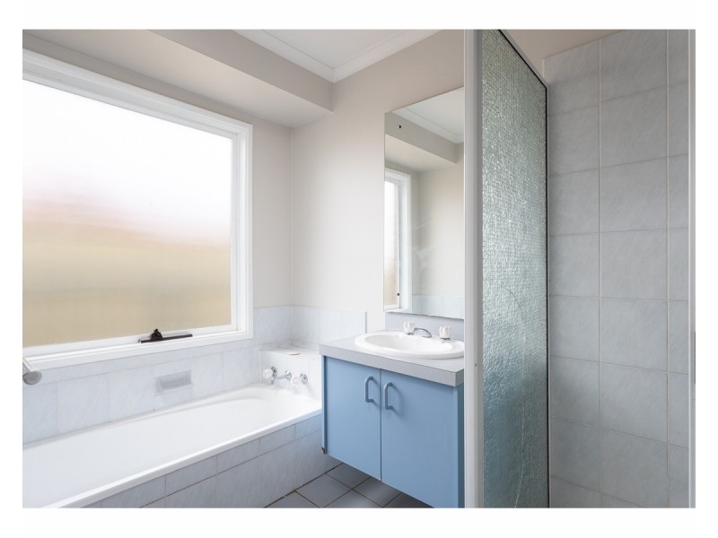 8 Decora Place, Thurgoona NSW 2640