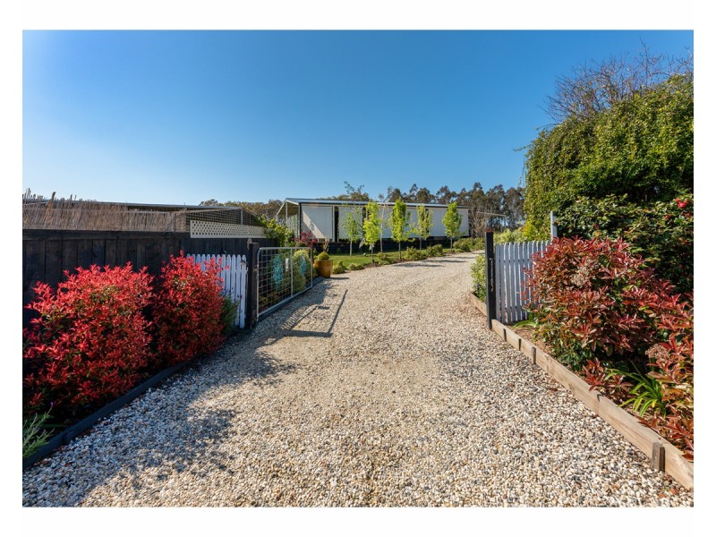 3 Buckland Court, Burrumbuttock NSW 2642