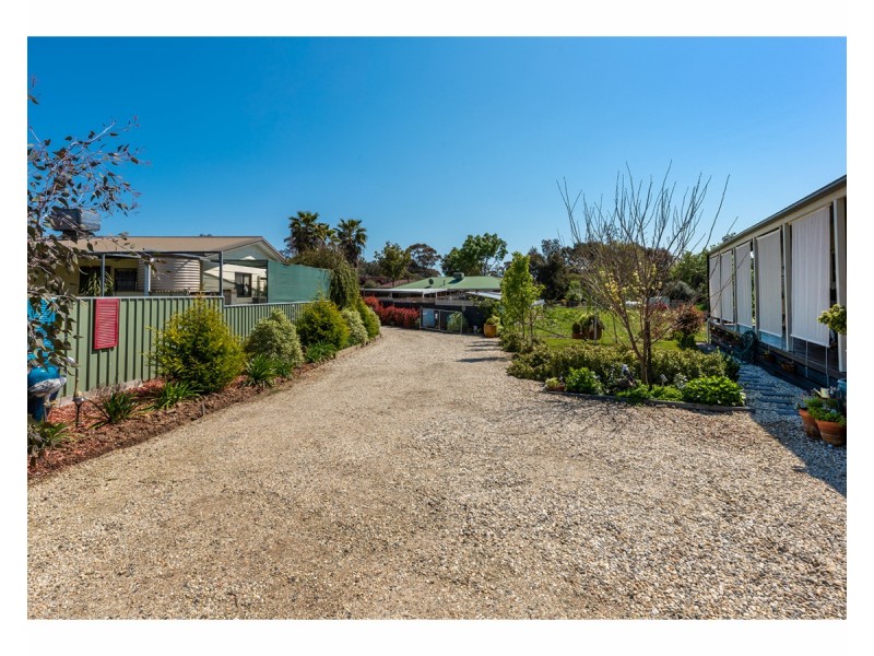 3 Buckland Court, Burrumbuttock NSW 2642