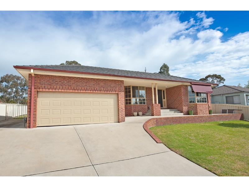 39 Dunne Crescent, Thurgoona NSW 2640