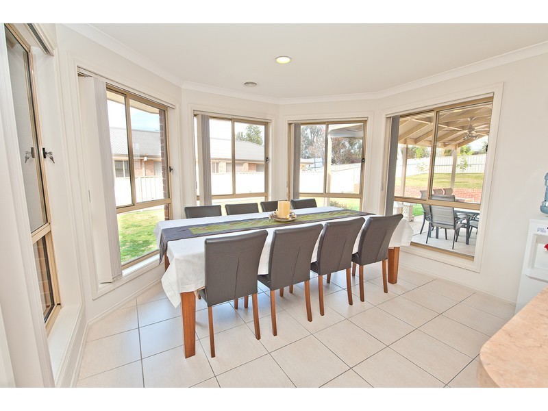 39 Dunne Crescent, Thurgoona NSW 2640