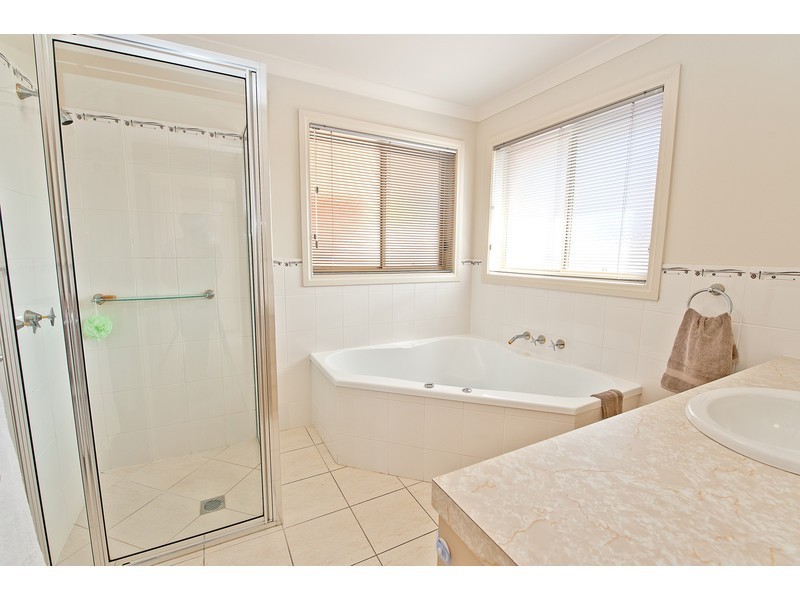 39 Dunne Crescent, Thurgoona NSW 2640