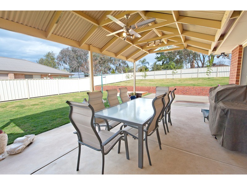 39 Dunne Crescent, Thurgoona NSW 2640