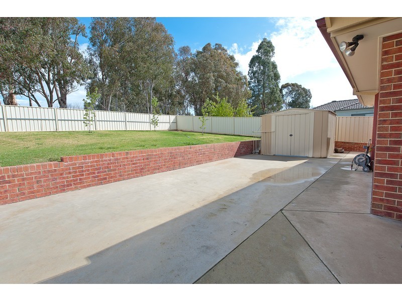 39 Dunne Crescent, Thurgoona NSW 2640