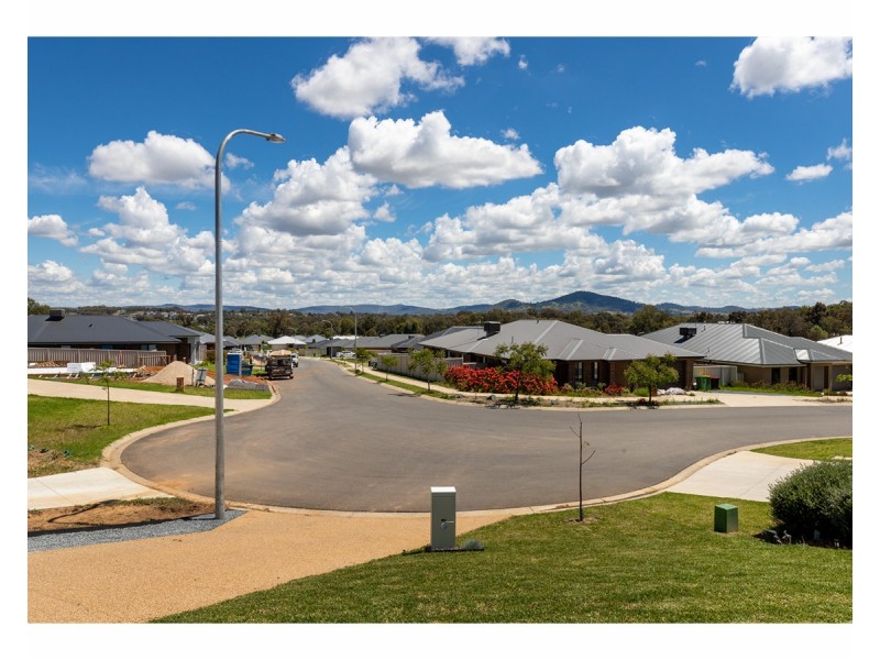 72 Stockman Circuit, Thurgoona NSW 2640