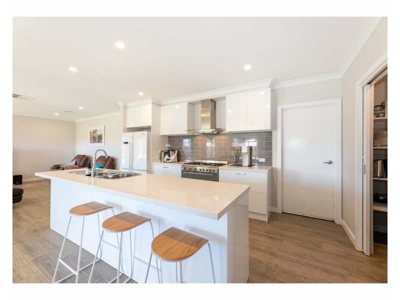 72 Stockman Circuit, Thurgoona NSW 2640