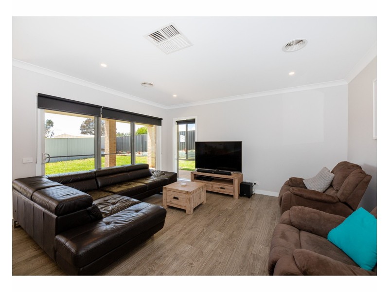 72 Stockman Circuit, Thurgoona NSW 2640