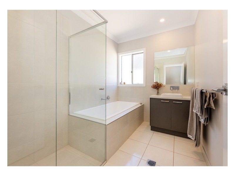 72 Stockman Circuit, Thurgoona NSW 2640