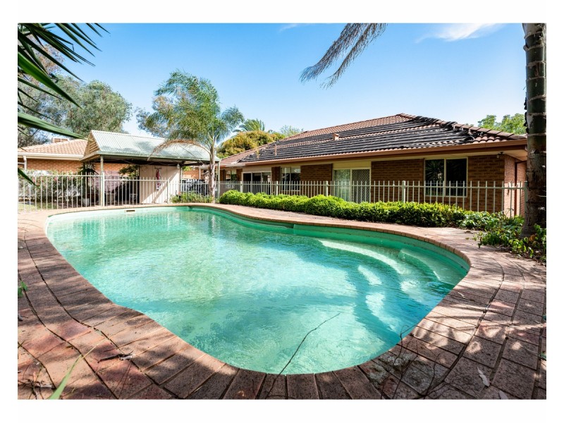 14 Stewart Court, Thurgoona NSW 2640