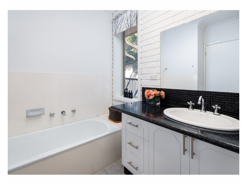 14 Stewart Court, Thurgoona NSW 2640