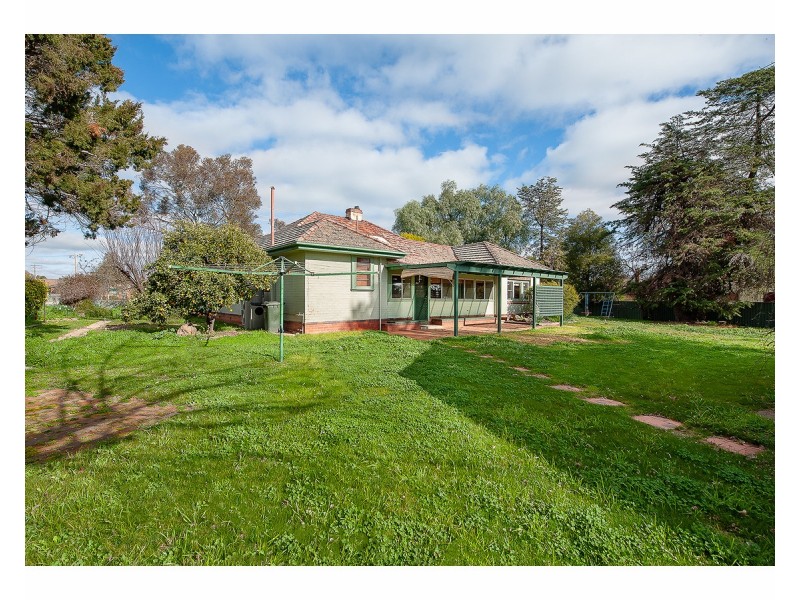 98 Balfour Street, Culcairn NSW 2660