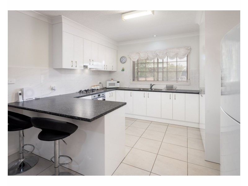 2/415 Romani Drive, Lavington NSW 2641