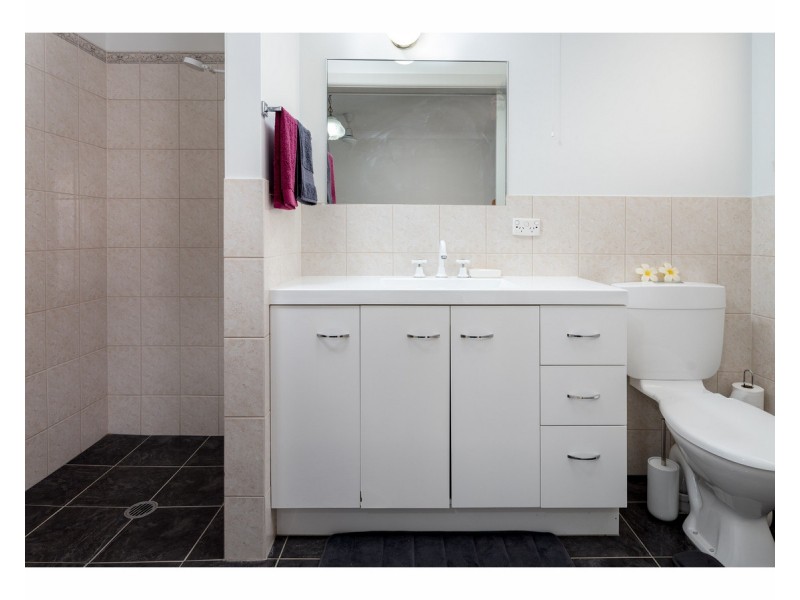 2/415 Romani Drive, Lavington NSW 2641