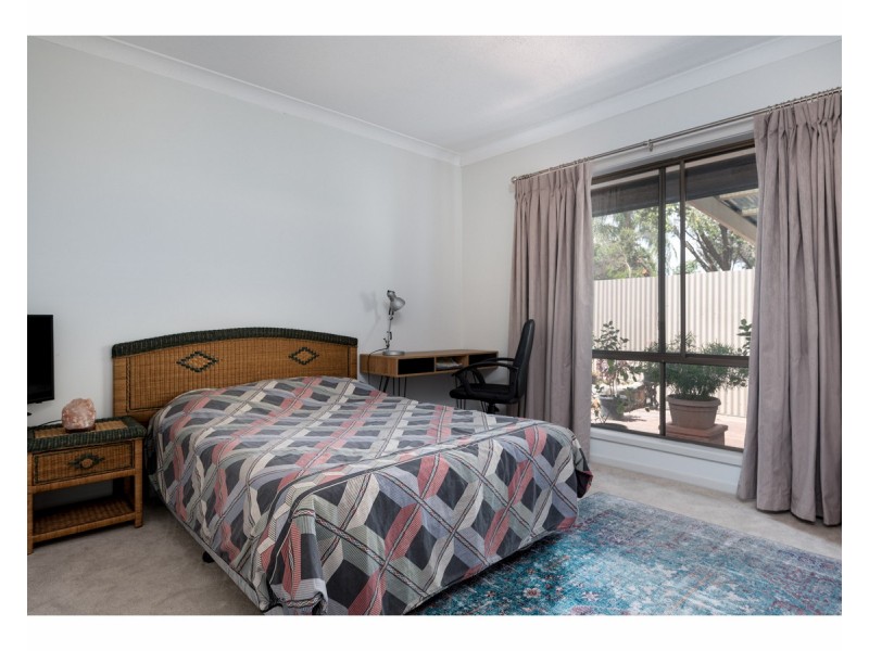2/415 Romani Drive, Lavington NSW 2641