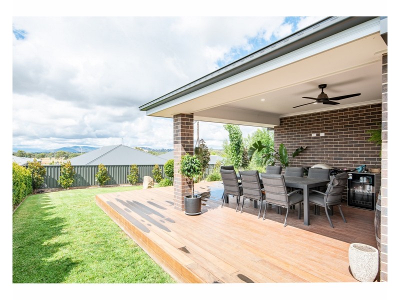 9 Billabong Place, Thurgoona NSW 2640