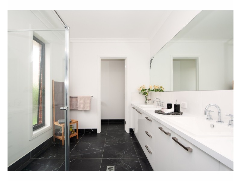 10 Cremin Court, Thurgoona NSW 2640