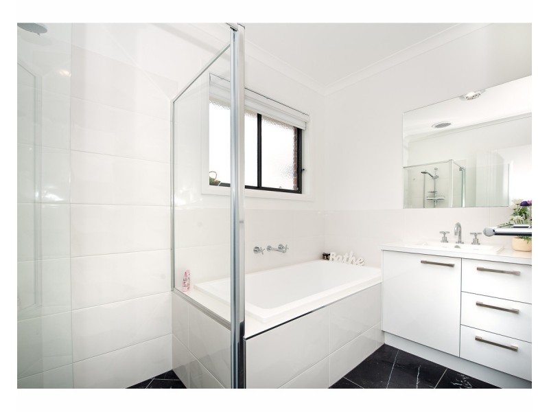 10 Cremin Court, Thurgoona NSW 2640