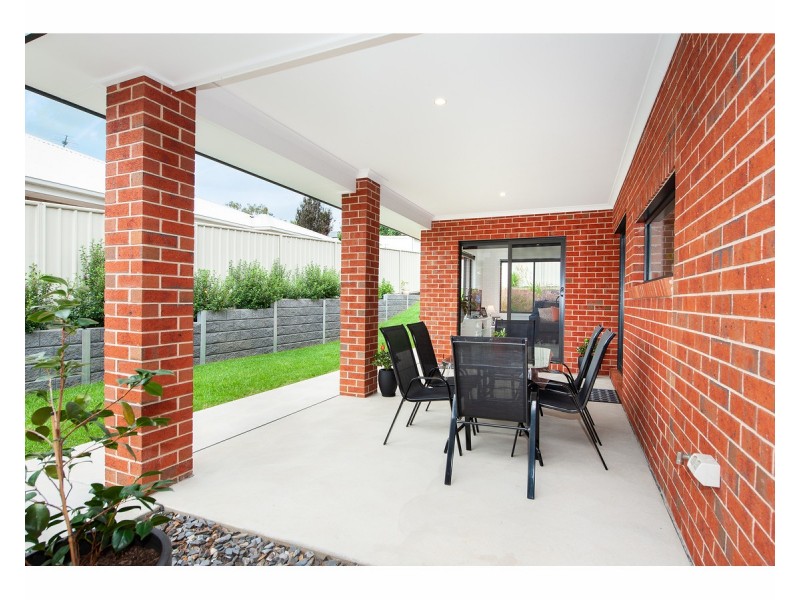 10 Cremin Court, Thurgoona NSW 2640
