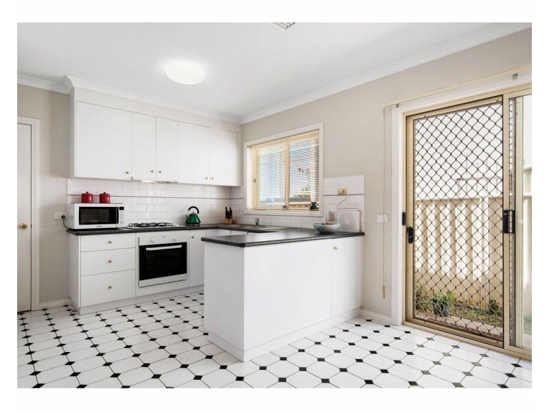7 Chatterton Place, West Albury NSW 2640