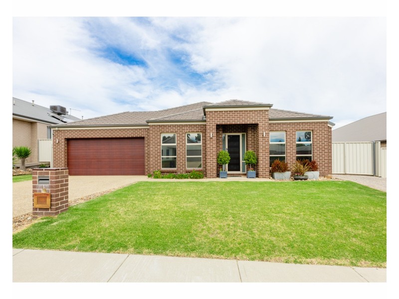 33 Whitton Drive, Thurgoona NSW 2640