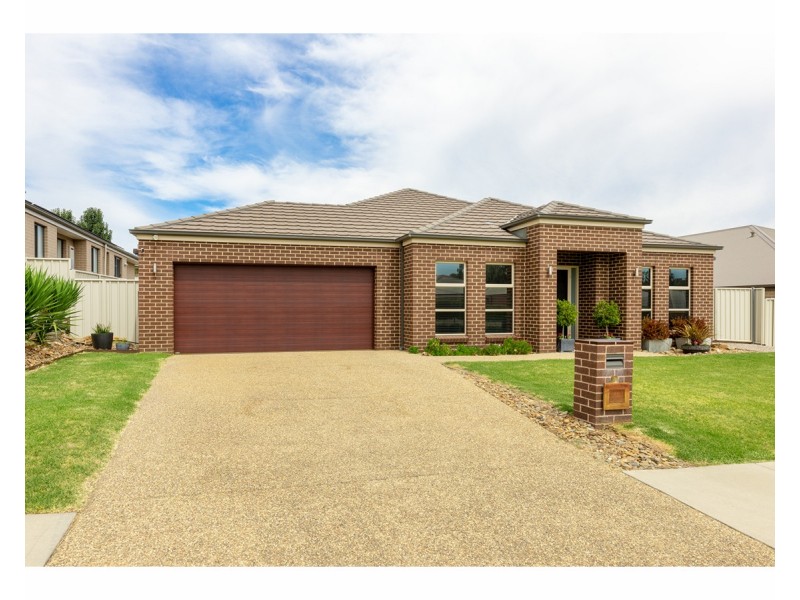 33 Whitton Drive, Thurgoona NSW 2640