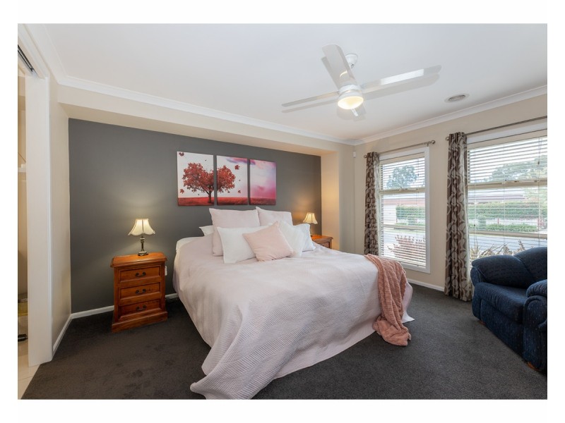 33 Whitton Drive, Thurgoona NSW 2640