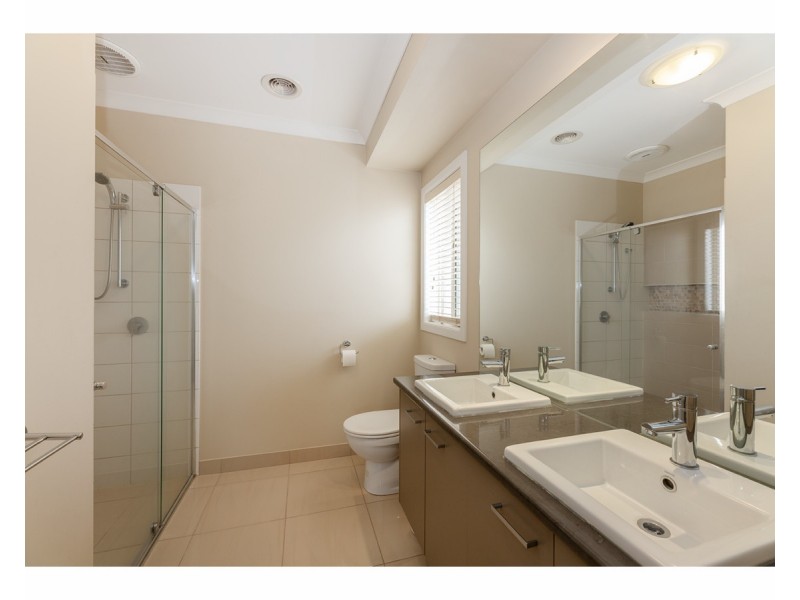 33 Whitton Drive, Thurgoona NSW 2640