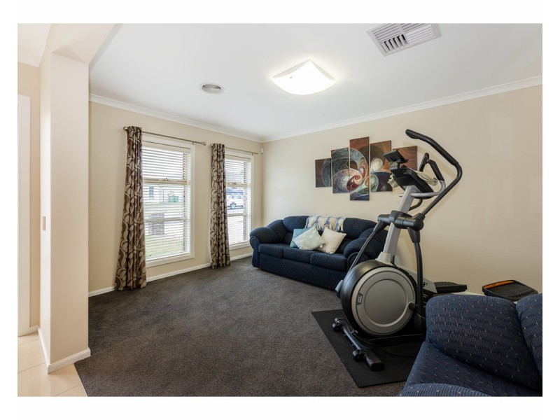 33 Whitton Drive, Thurgoona NSW 2640