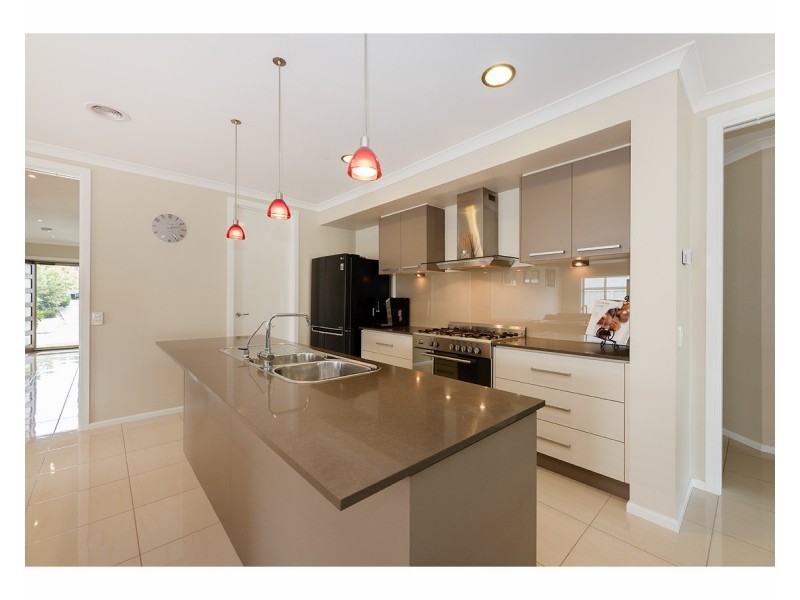 33 Whitton Drive, Thurgoona NSW 2640