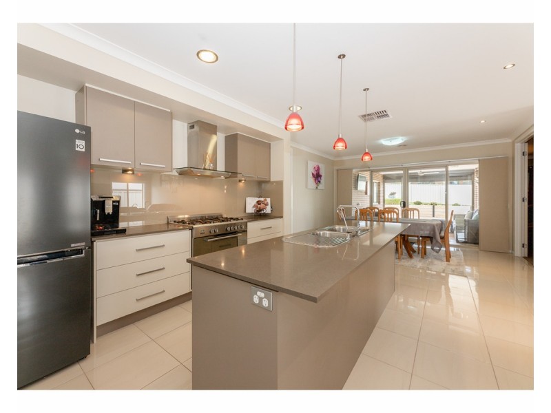 33 Whitton Drive, Thurgoona NSW 2640