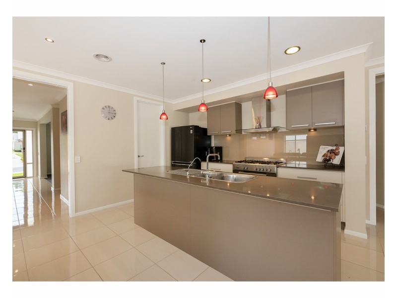 33 Whitton Drive, Thurgoona NSW 2640