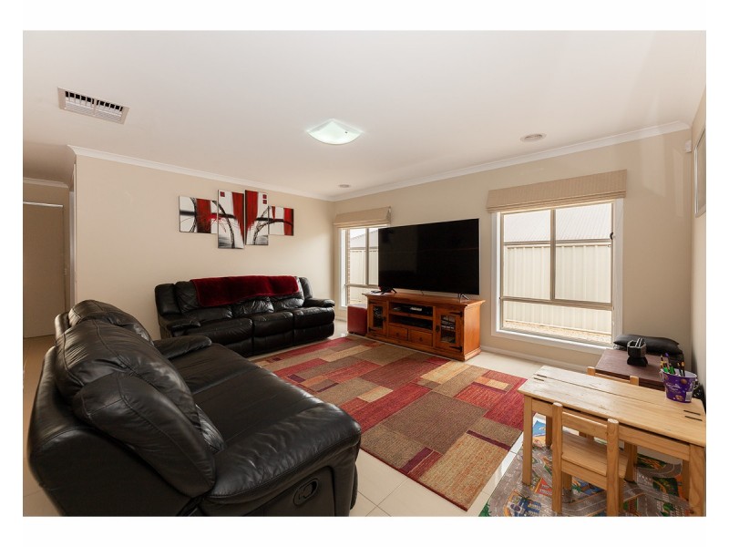 33 Whitton Drive, Thurgoona NSW 2640