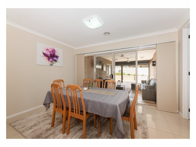 33 Whitton Drive, Thurgoona NSW 2640