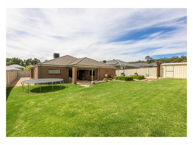 33 Whitton Drive, Thurgoona NSW 2640
