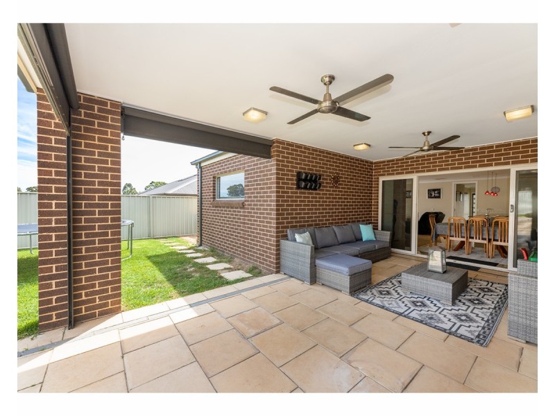 33 Whitton Drive, Thurgoona NSW 2640