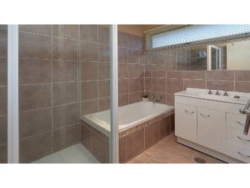 527 Schaefer St, Lavington NSW 2641