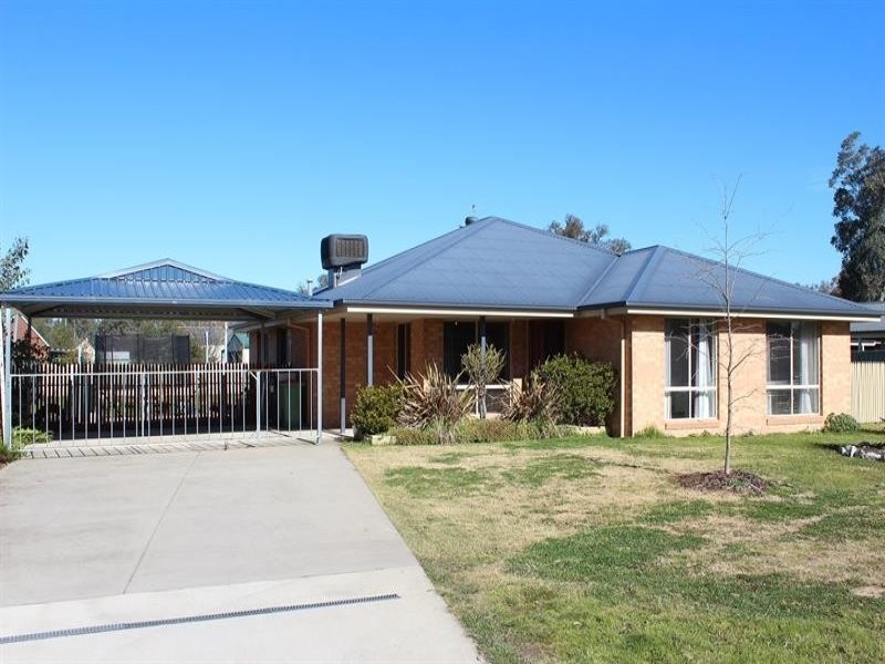85 Adams St, Jindera NSW 2642