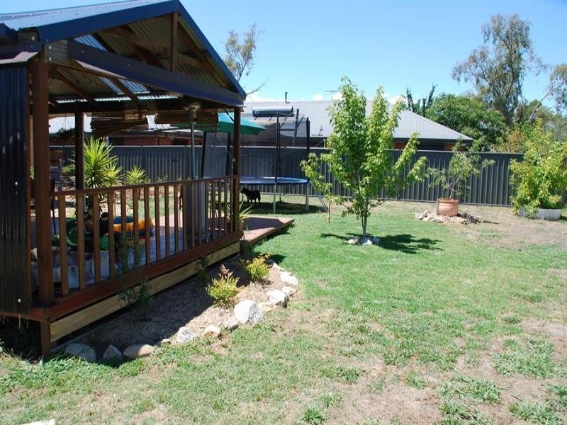 85 Adams St, Jindera NSW 2642