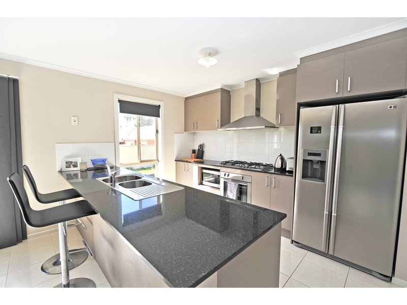 19 Nicola Place, Lavington NSW 2641