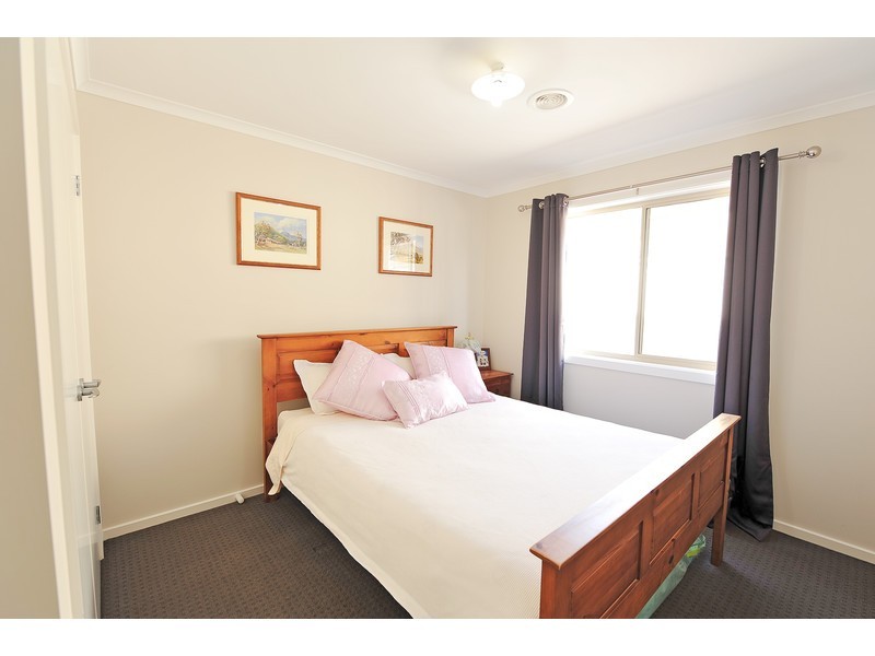 19 Nicola Place, Lavington NSW 2641