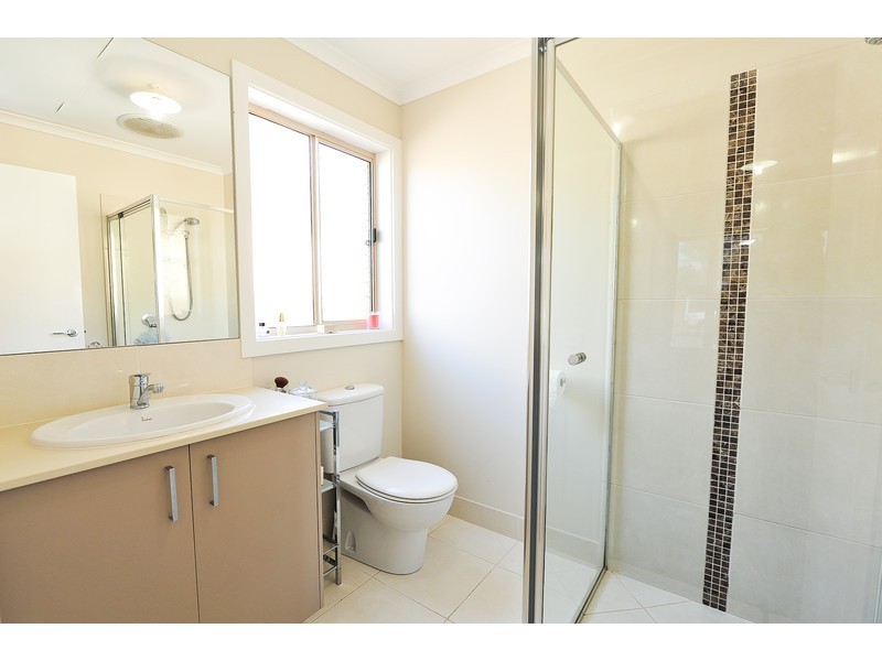 19 Nicola Place, Lavington NSW 2641