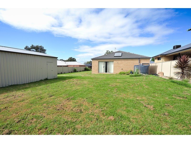 19 Nicola Place, Lavington NSW 2641