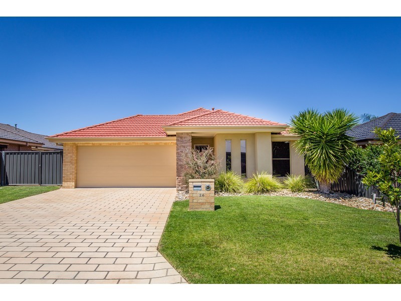 24 Peards Drive, East Albury NSW 2640