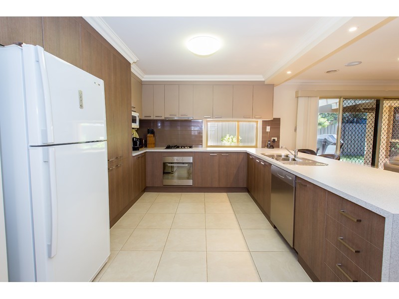 24 Peards Drive, East Albury NSW 2640