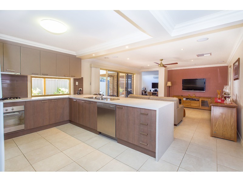 24 Peards Drive, East Albury NSW 2640