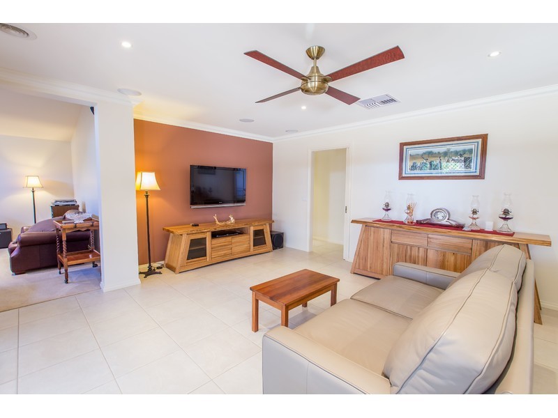 24 Peards Drive, East Albury NSW 2640