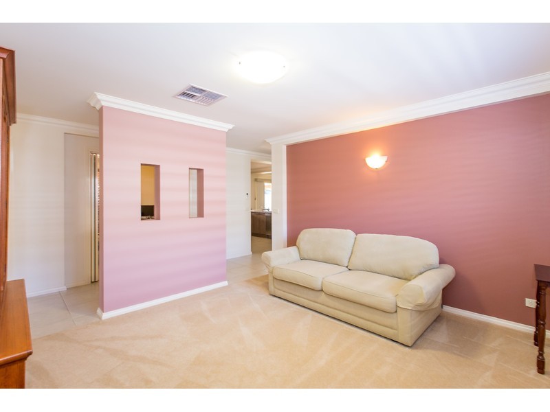 24 Peards Drive, East Albury NSW 2640