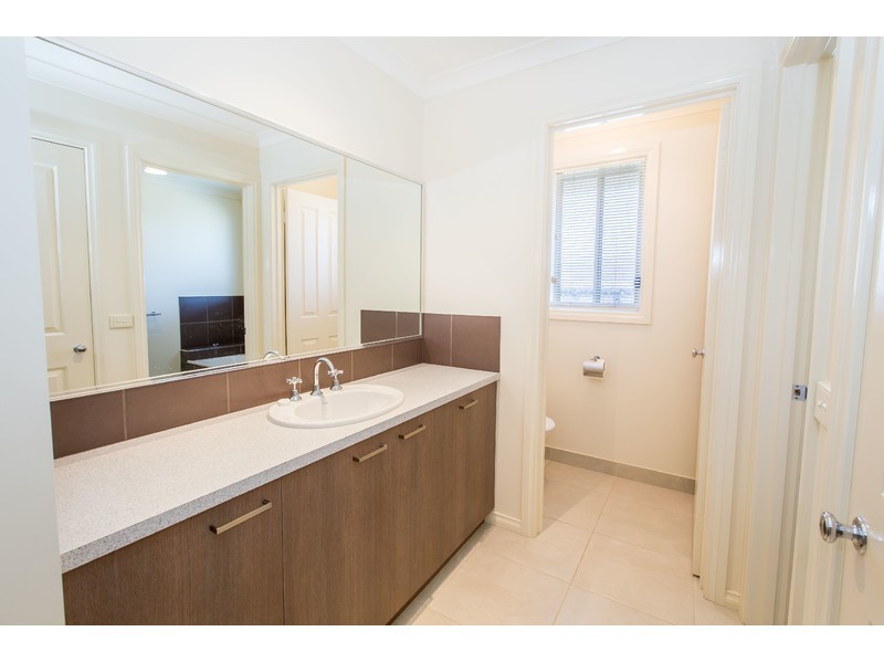 24 Peards Drive, East Albury NSW 2640