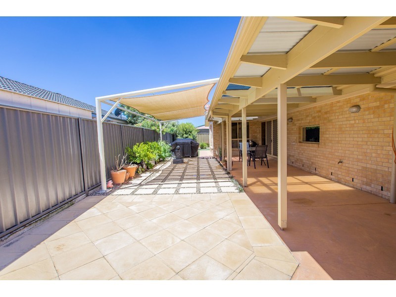 24 Peards Drive, East Albury NSW 2640